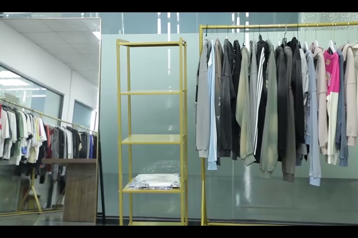 Jiashun factory showroom and garment rack